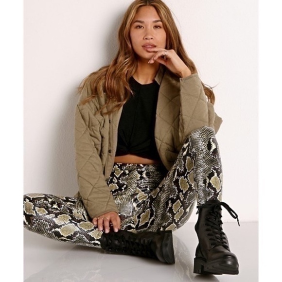 NWT COMMANDO SNAKE PRINT FAUX LEATHER LEGGINGS HIGH WAIST SLIMMING SIZE XS - Picture 4 of 16